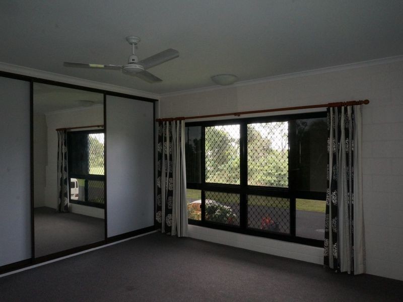 2/117 Taylor Street, Tully Heads QLD 4854