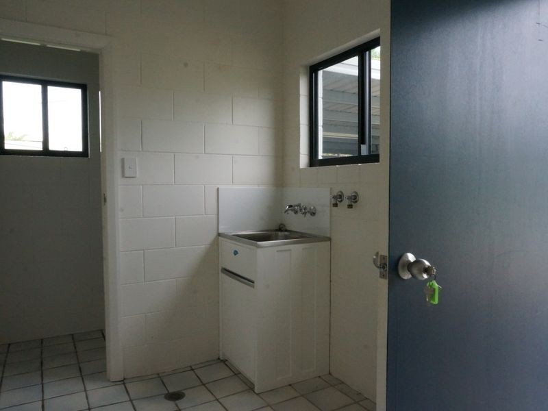 2/117 Taylor Street, Tully Heads QLD 4854