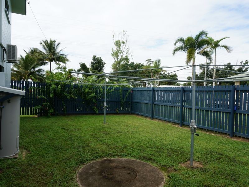 2/117 Taylor Street, Tully Heads QLD 4854