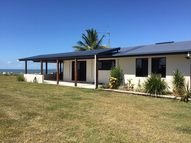 60 Taylor Street, Tully Heads QLD 4854