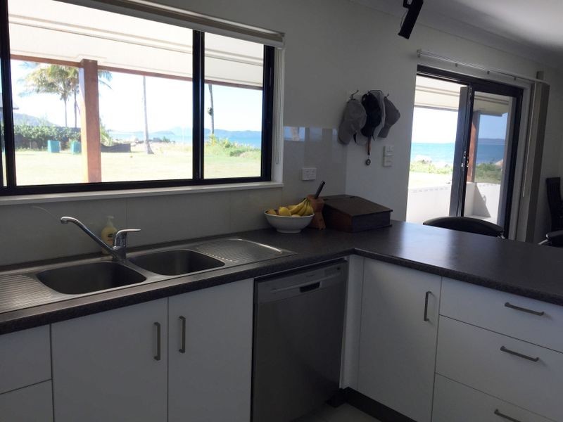 60 Taylor Street, Tully Heads QLD 4854