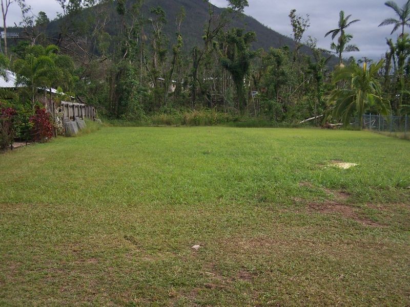 15 Pease Street, Tully QLD 4854