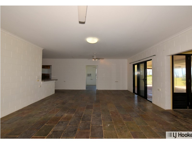 52 Luff Street, Hull Heads QLD 4854