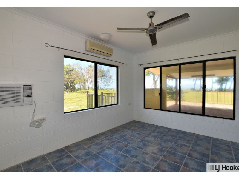 52 Luff Street, Hull Heads QLD 4854