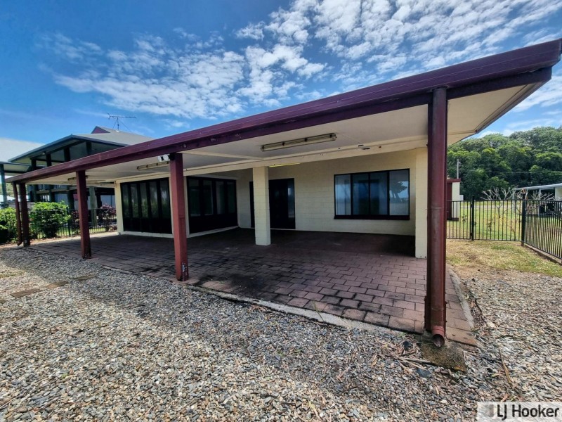 52 Luff Street, Hull Heads QLD 4854
