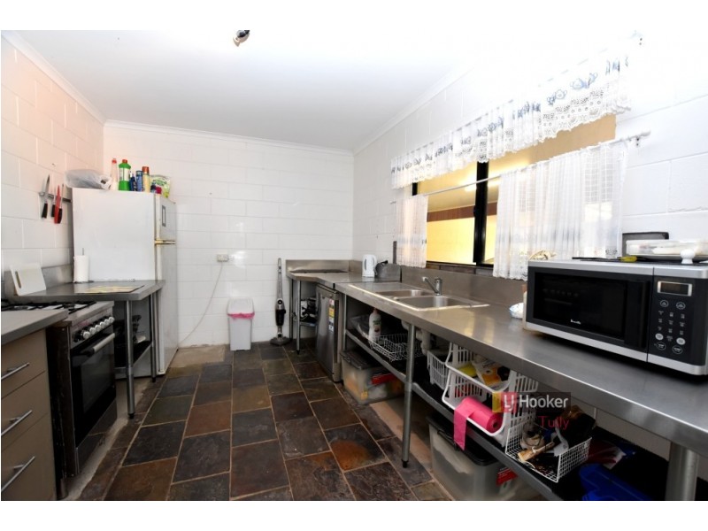 52 Luff Street, Hull Heads QLD 4854
