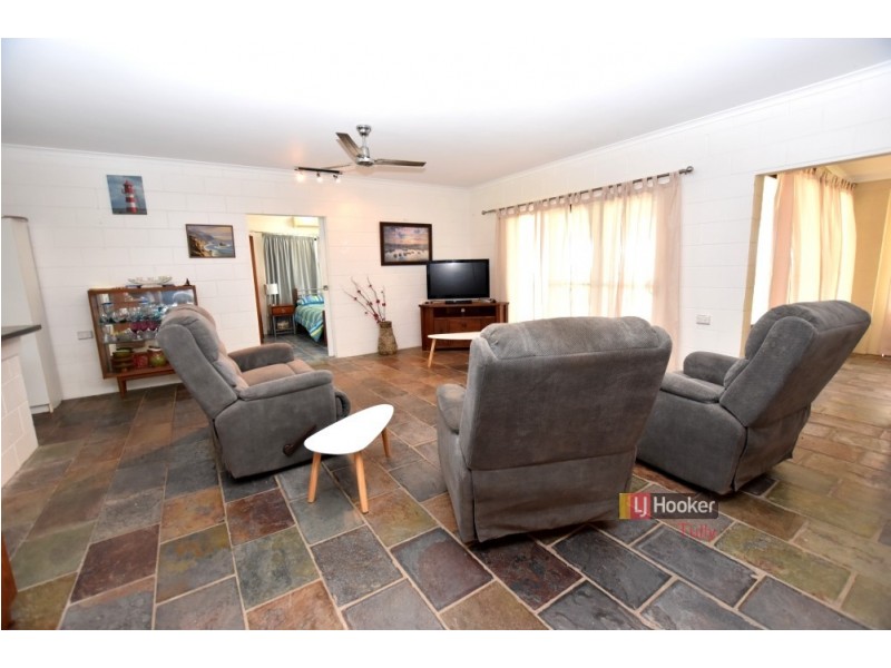 52 Luff Street, Hull Heads QLD 4854