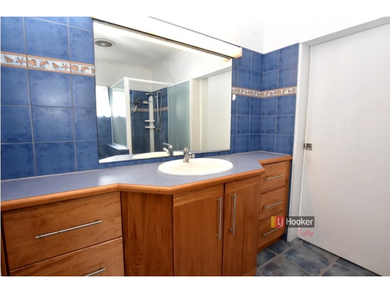 52 Luff Street, Hull Heads QLD 4854