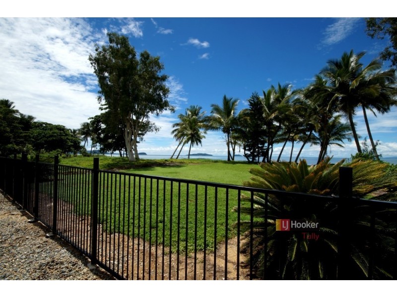 52 Luff Street, Hull Heads QLD 4854