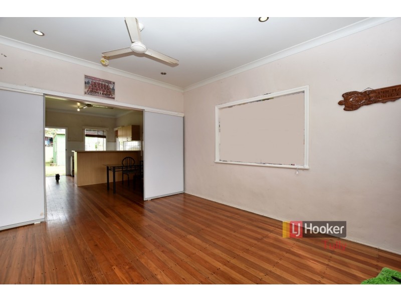 17 Blackman Street, Tully QLD 4854