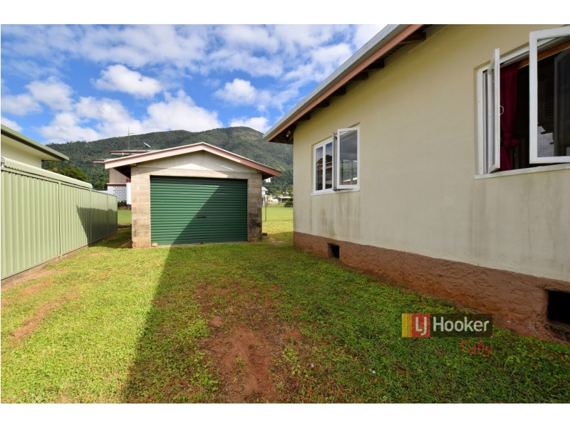 17 Blackman Street, Tully QLD 4854