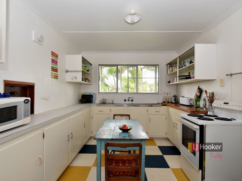 24 Hyatt Street, Tully QLD 4854