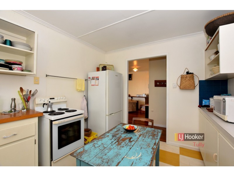 24 Hyatt Street, Tully QLD 4854