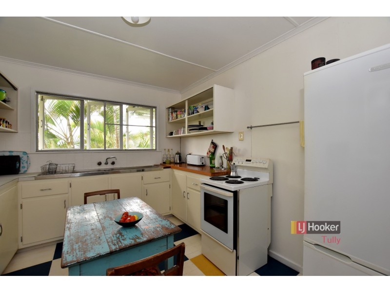 24 Hyatt Street, Tully QLD 4854