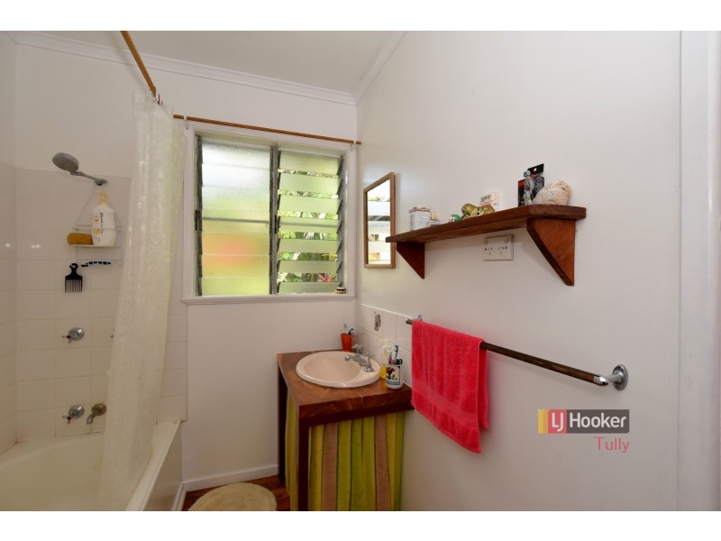 24 Hyatt Street, Tully QLD 4854