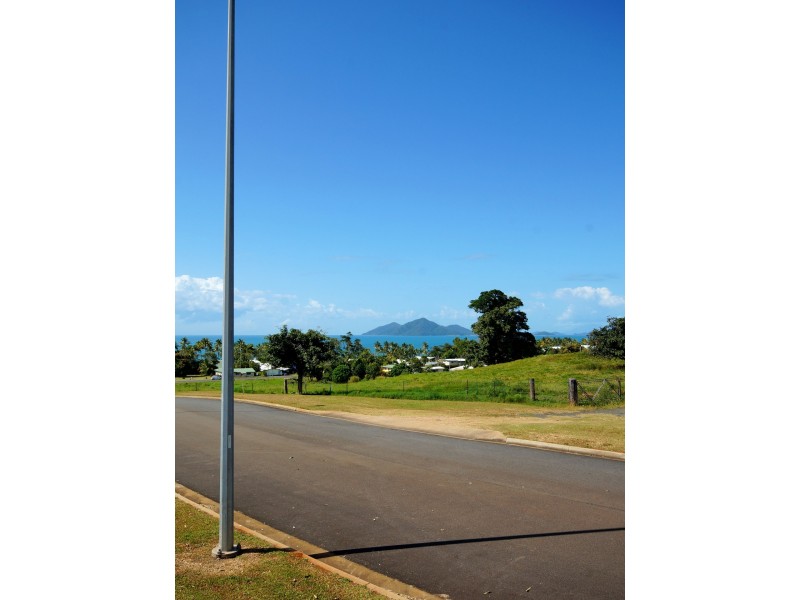 7 Rise Crescent, Mission Beach QLD 4852