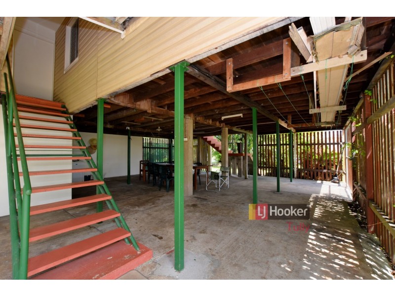 11 Trower Street, Tully QLD 4854