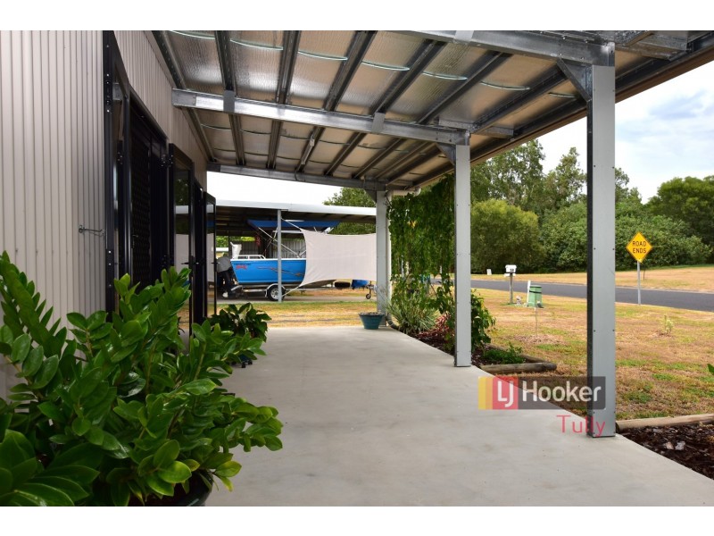 16 Muir Street, Tully Heads QLD 4854