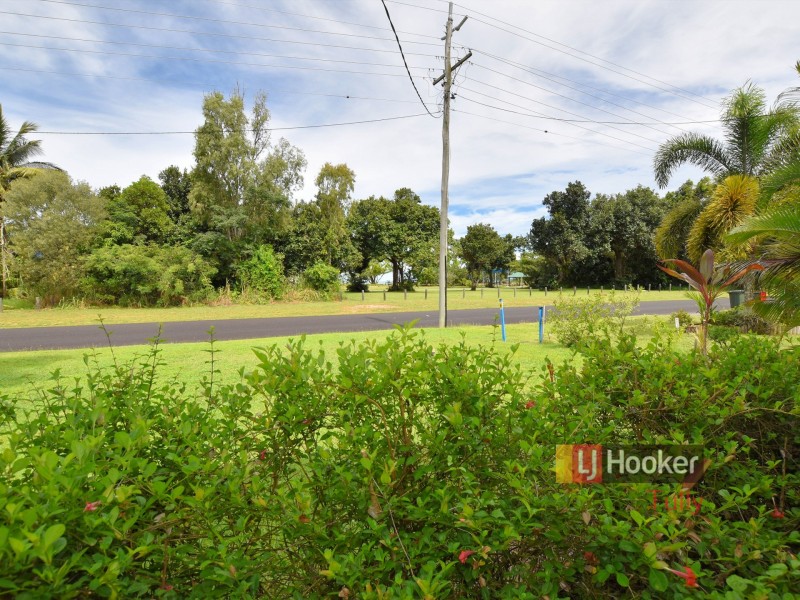 115 Taylor Street, Tully Heads QLD 4854