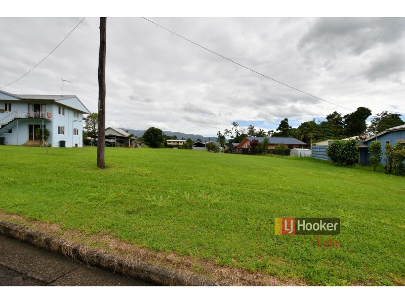 8 Henry Street, Tully QLD 4854