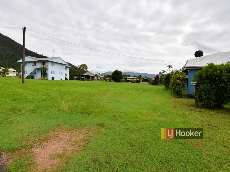 8 Henry Street, Tully QLD 4854