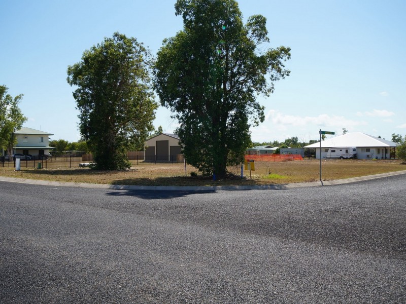 17 Vipiana Drive, Tully Heads QLD 4854