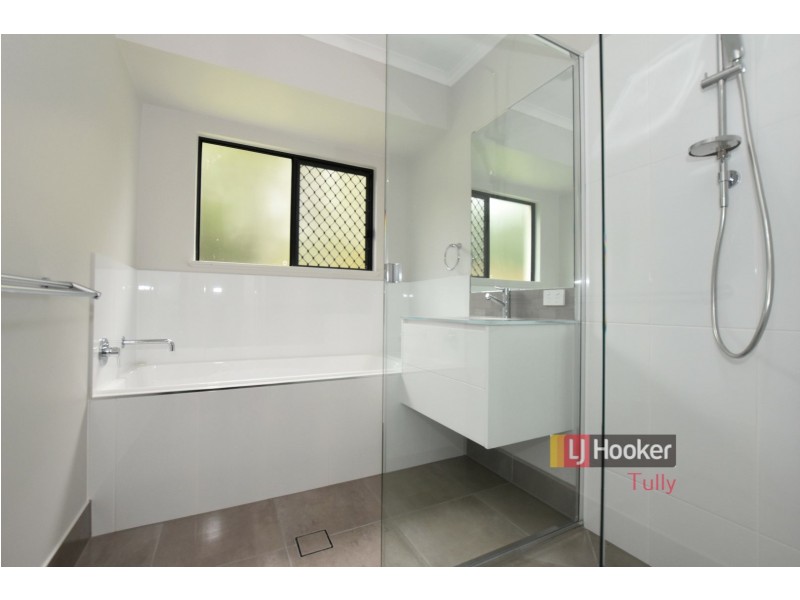 15 Pease Street, Tully QLD 4854