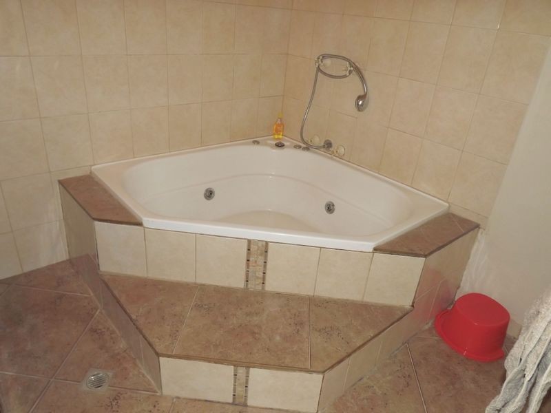 48 McQuillen Street, Tully QLD 4854