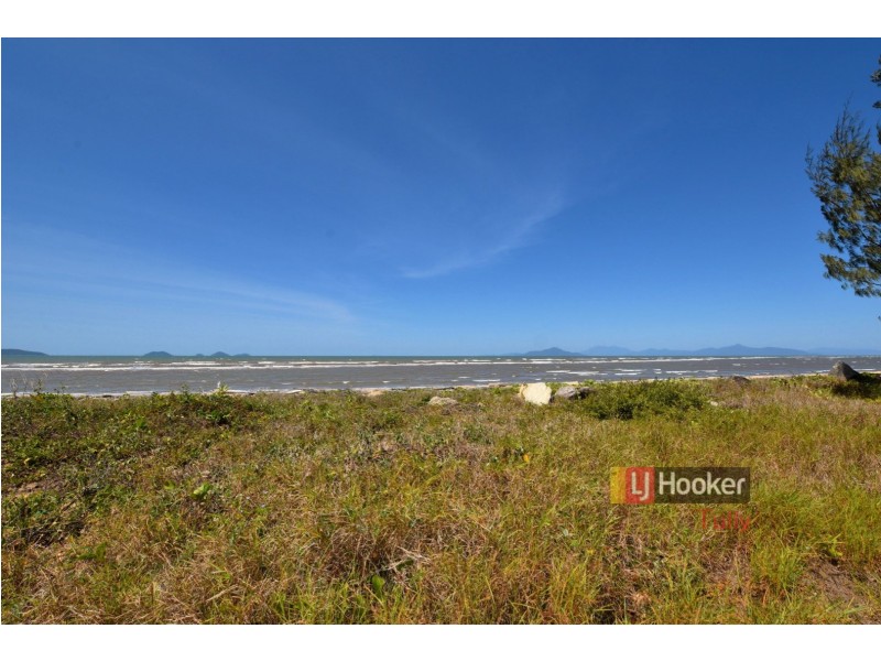 50 Taylor Street, Tully Heads QLD 4854