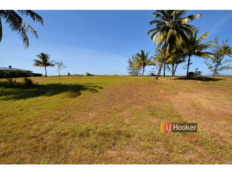 50 Taylor Street, Tully Heads QLD 4854