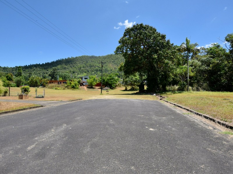 13 Millwood street, Tully QLD 4854