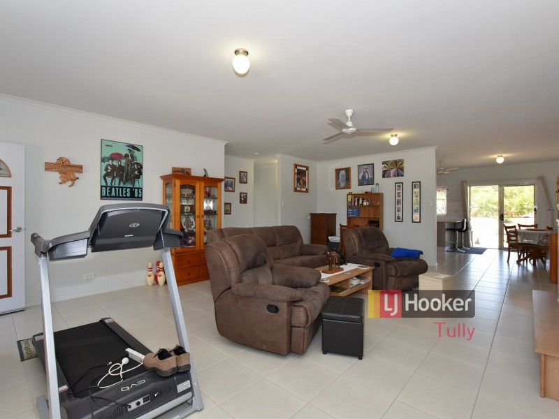 9 Amanda Crescent, Tully Heads QLD 4854
