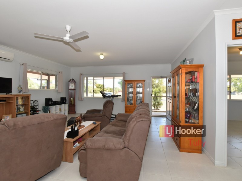 9 Amanda Crescent, Tully Heads QLD 4854