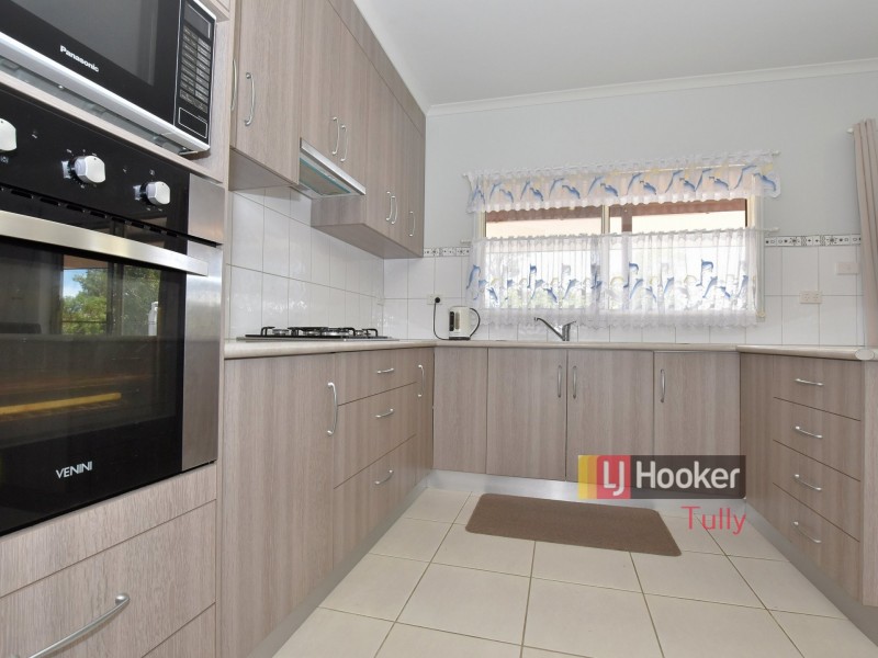 9 Amanda Crescent, Tully Heads QLD 4854