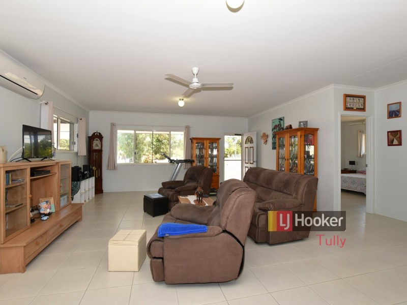 9 Amanda Crescent, Tully Heads QLD 4854