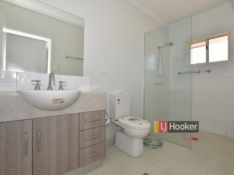 9 Amanda Crescent, Tully Heads QLD 4854