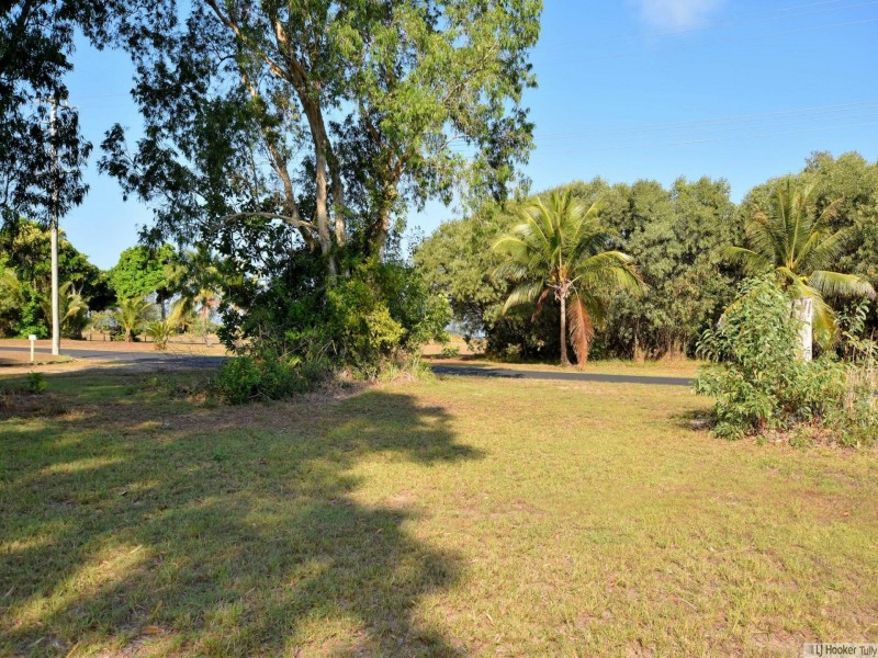 95 Taylor Street, Tully Heads QLD 4854