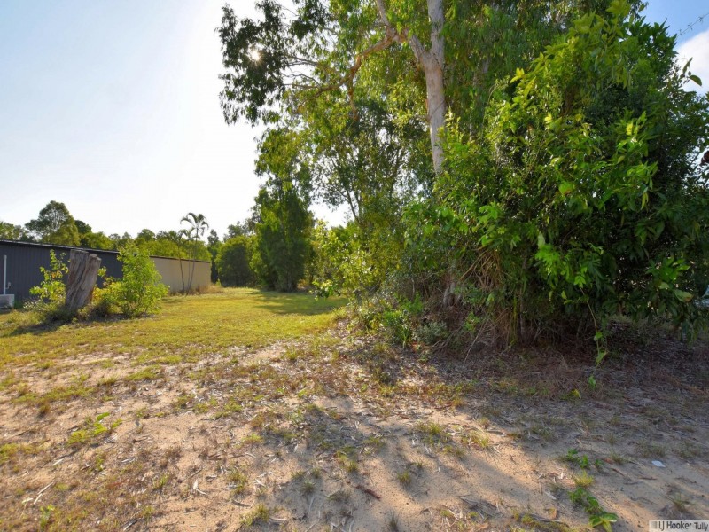 95 Taylor Street, Tully Heads QLD 4854