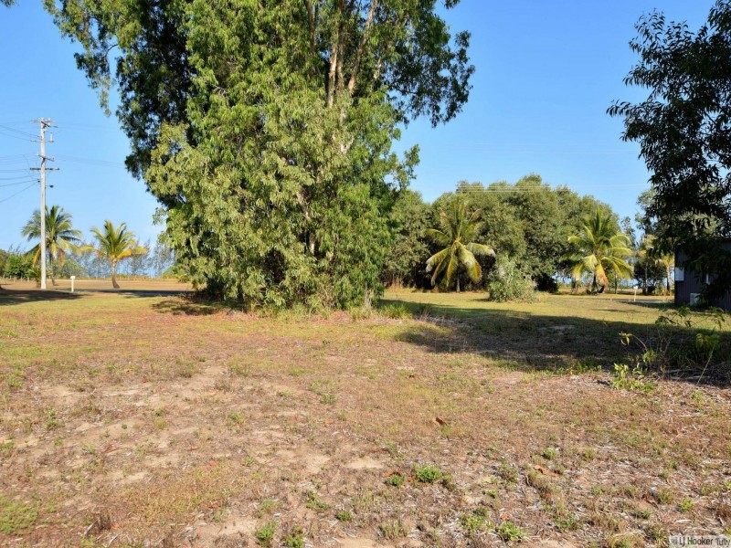 95 Taylor Street, Tully Heads QLD 4854
