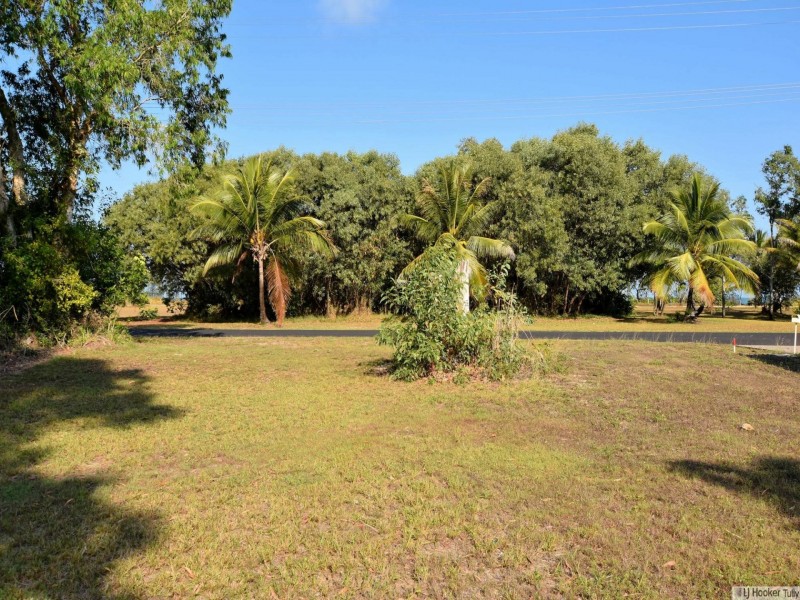 95 Taylor Street, Tully Heads QLD 4854