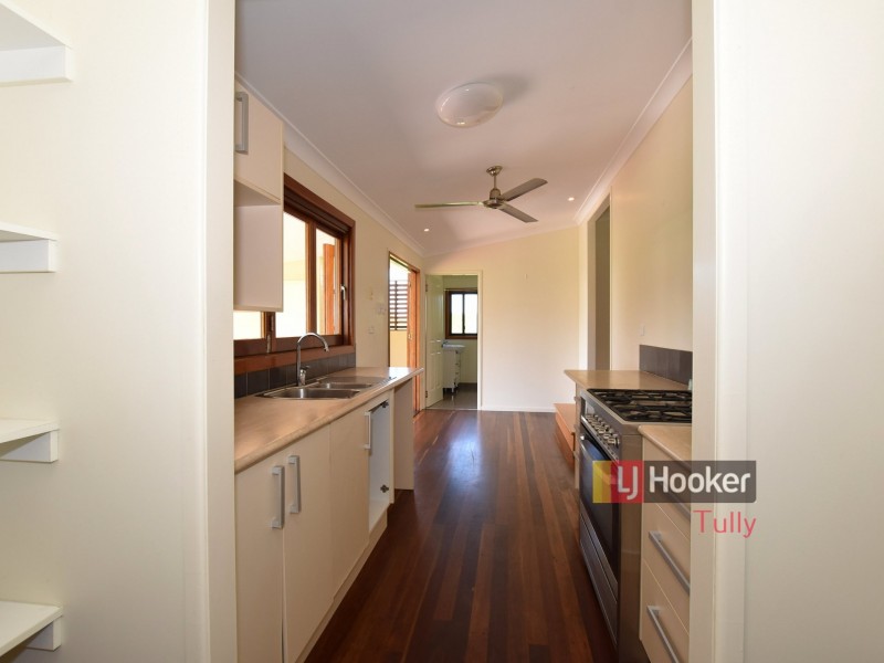 8 Costigan Street, Tully Heads QLD 4854
