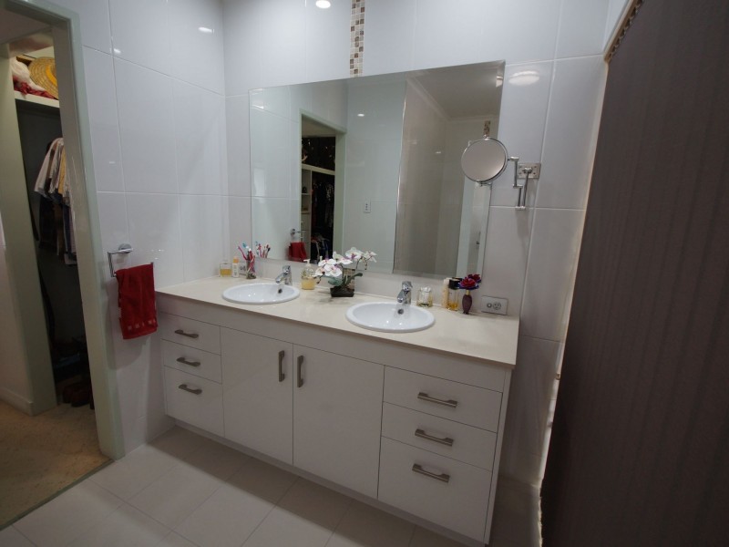1 Leslie Lane, South Mission Beach QLD 4852