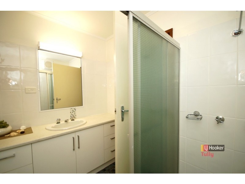 10 Hielscher Street, Tully QLD 4854