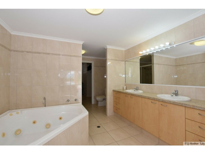 Unit 2/23 Poinciana Boulevard, Cardwell QLD 4849