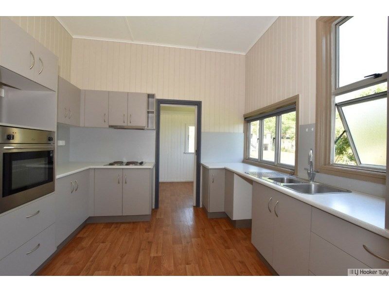 8 Mars Street, Tully QLD 4854