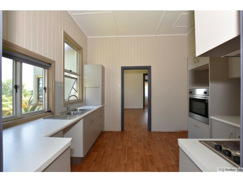 8 Mars Street, Tully QLD 4854