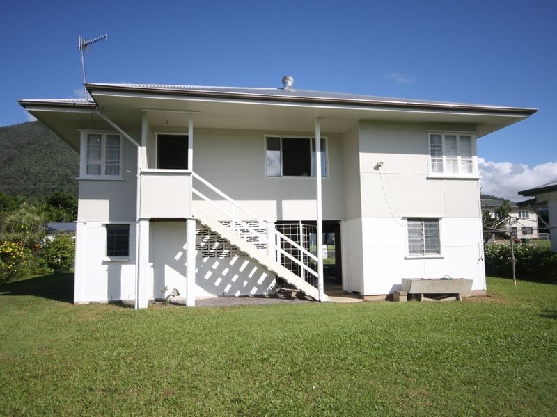 8 Cairns Street, Tully QLD 4854