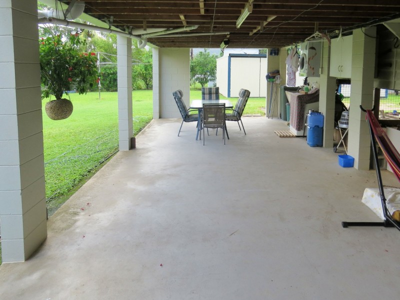 72 Bryant Street, Tully QLD 4854