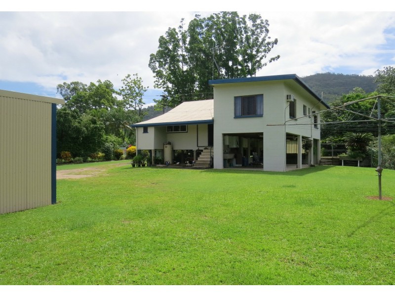 72 Bryant Street, Tully QLD 4854