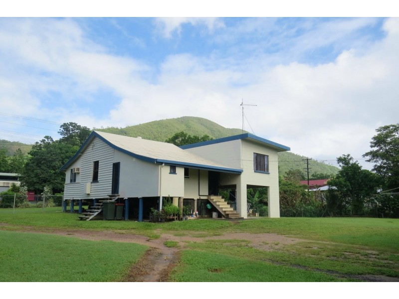 72 Bryant Street, Tully QLD 4854